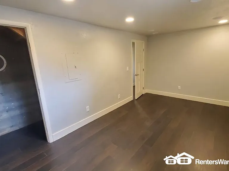 2225 S Cherry St — Photo 15