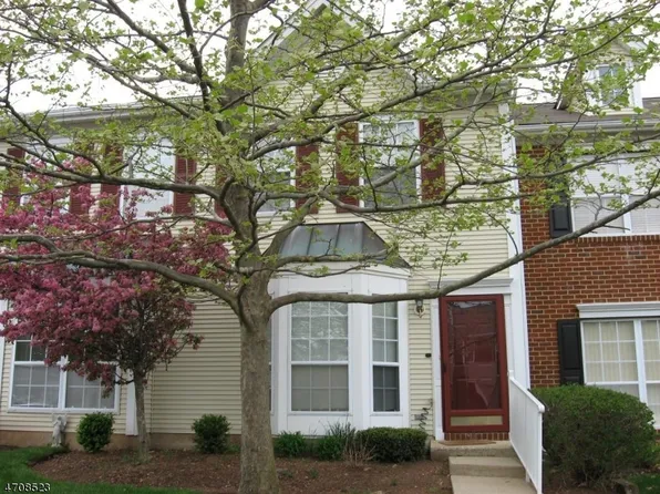 8 Hudson Ct #2405, Franklin Park, NJ 08823