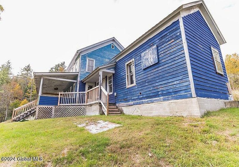 3rd image of 1404 GARNETT LAKE Road