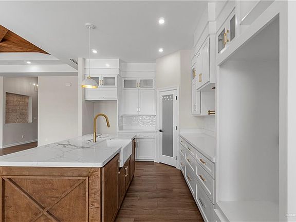 5th image of 331 N Janet Cir