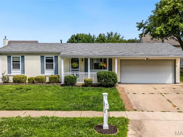 12011 Bobbett Dr, Maryland Heights, MO 63043