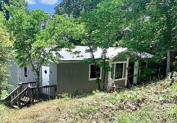 2nd image of 284 Crest Dr