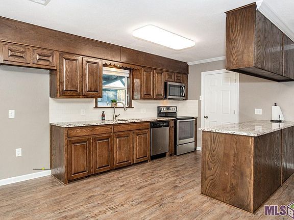 4th image of 13975 Vincent Place Ave