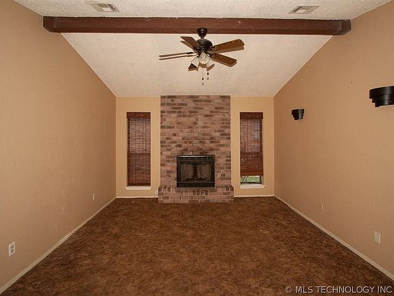 3rd image of 13917 S Hickory Pl
