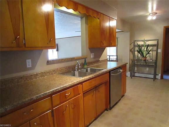2nd image of 2869 Linda Ln