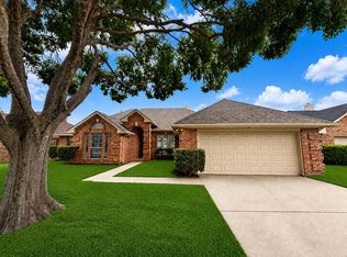 2609 Classic Ct E, Bedford, TX 76021