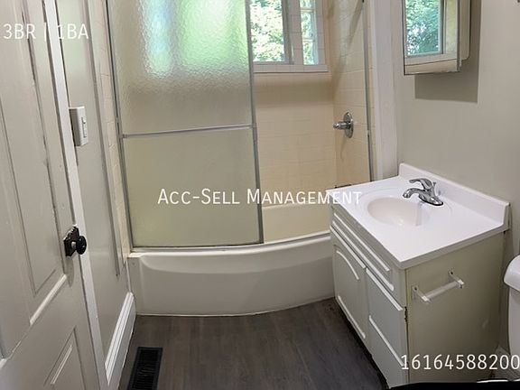 3rd image of 1745 Lafayette Ave NE