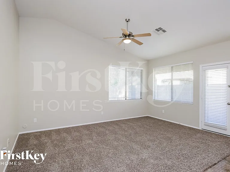 38154 N Rusty Ln — Photo 2