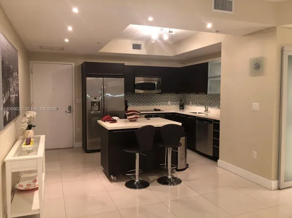 90 SW 3rd St, Miami, FL