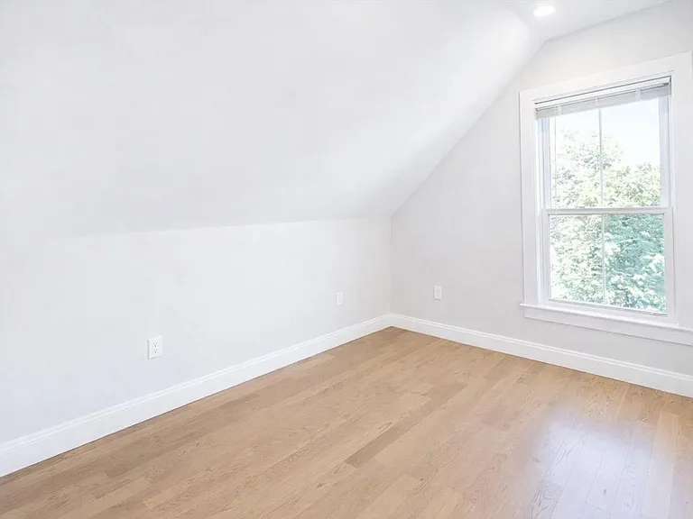 46-48 Ridgemont St #3 — Photo 4