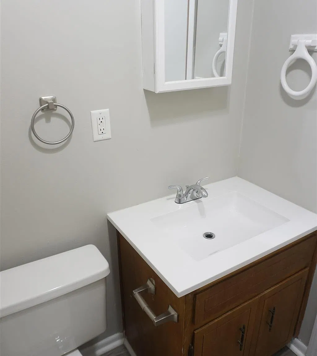 4 bed, 1.5 bath, 1025 sqft, $1,600 — Photo 4