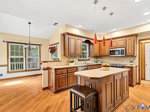 4th image of 10279 Matthews Grove Ln