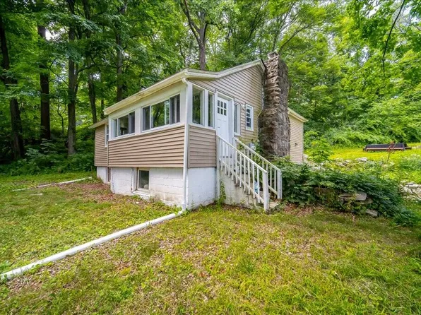 23 Barrett Hill Rd, Carmel, NY 10512