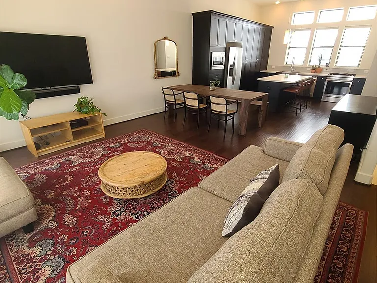 2610 Polk St — Photo 5
