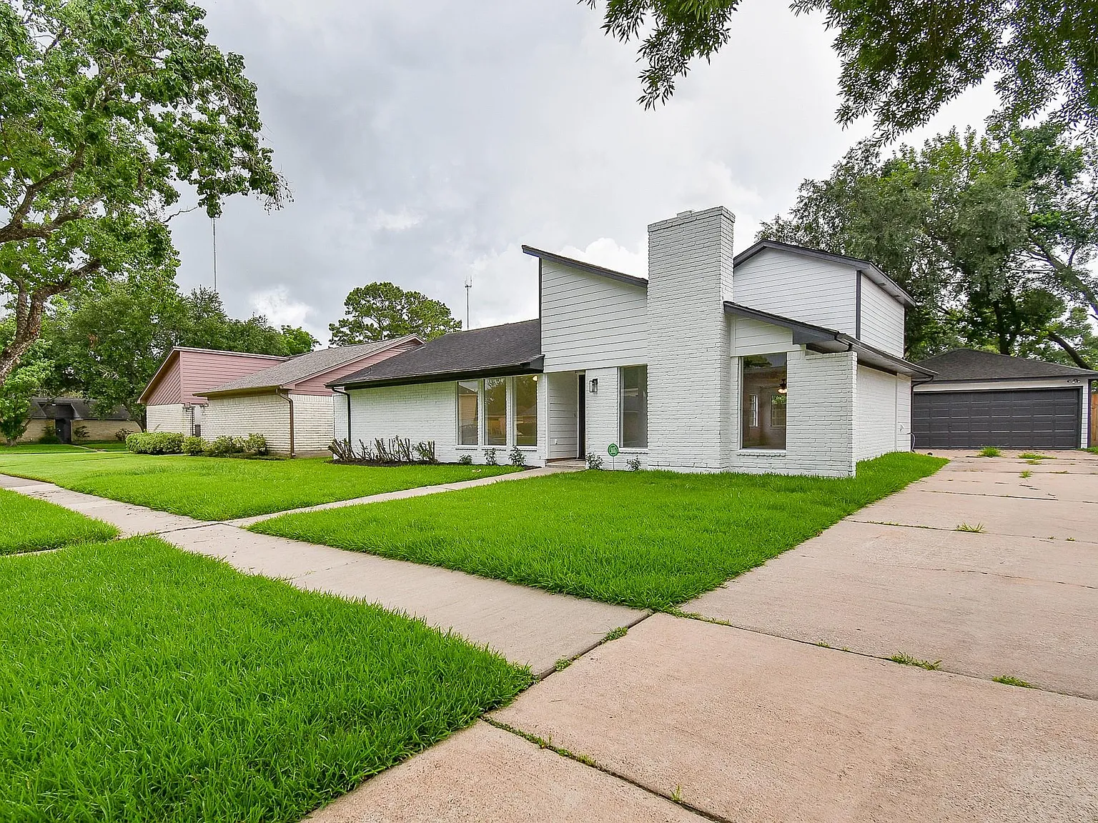 5 bed, 3.0 bath, 2499 sqft, $2,700 — Photo 3