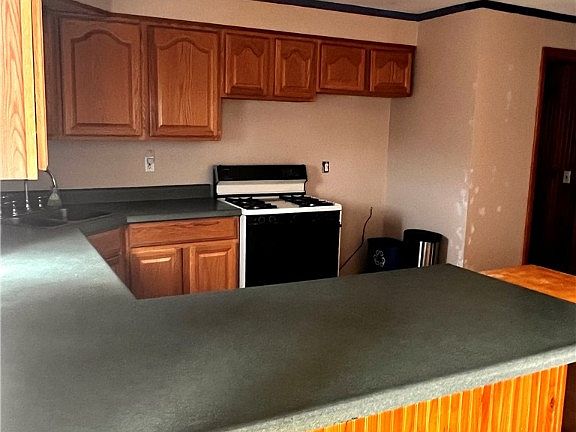 5th image of 340 Concord Ave