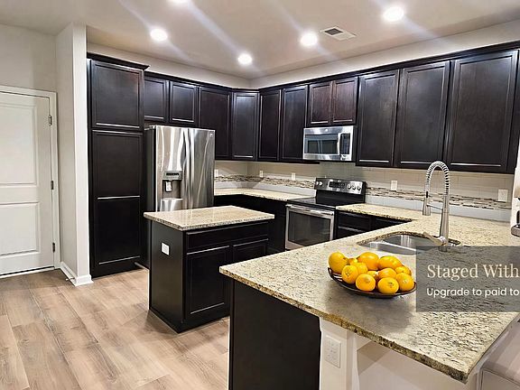 Kitchen - Staliness steel applicances