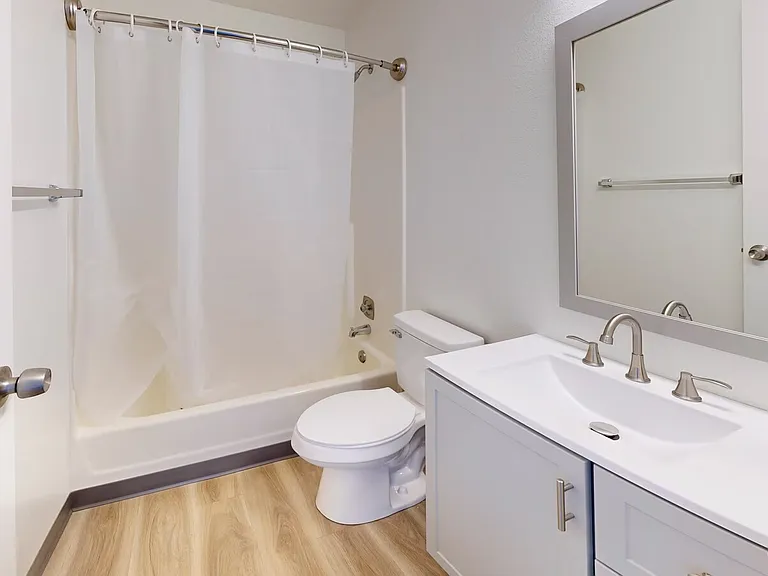 Kodiak Apartments — Photo 15