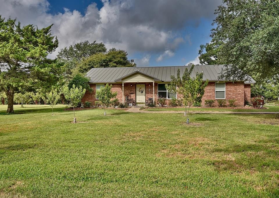 1st image of 1000 Confederate Ln