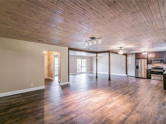 4th image of 3606 Meadow Oaks Dr