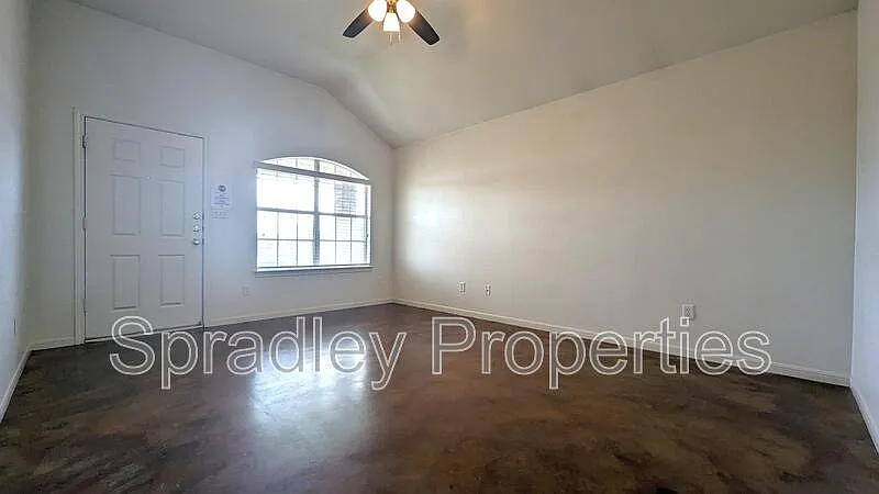 3 bed, 2.0 bath, 1332 sqft, $1,225 — Photo 2