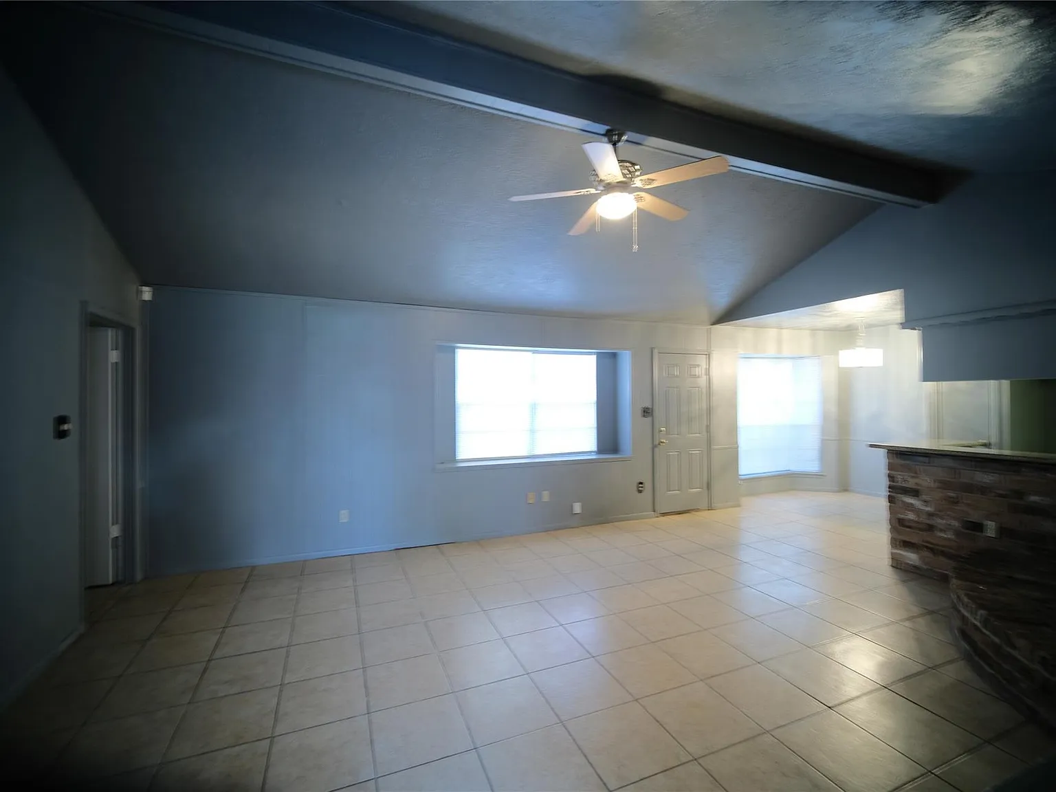 3 bed, 2.0 bath, 1642 sqft, $2,000 — Photo 4