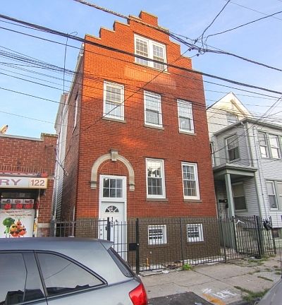 3rd image of 124 Parker St