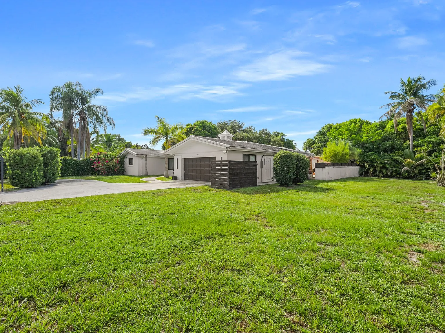 4 bed, 3372 sqft, $8,000 — Photo 3
