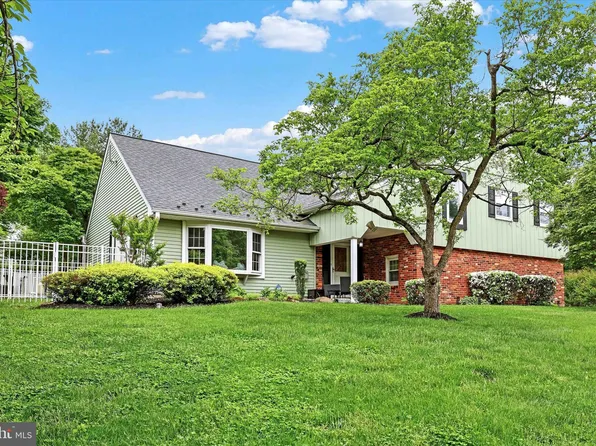 57 Brookside Dr, Holland, PA 18966