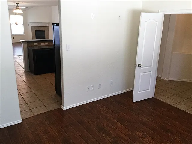10702 Nantucket Dr — Photo 3