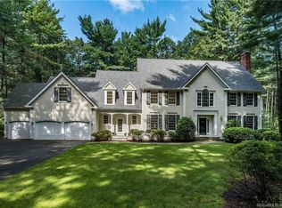 8 Whitehall Pl, Farmington, CT 06032