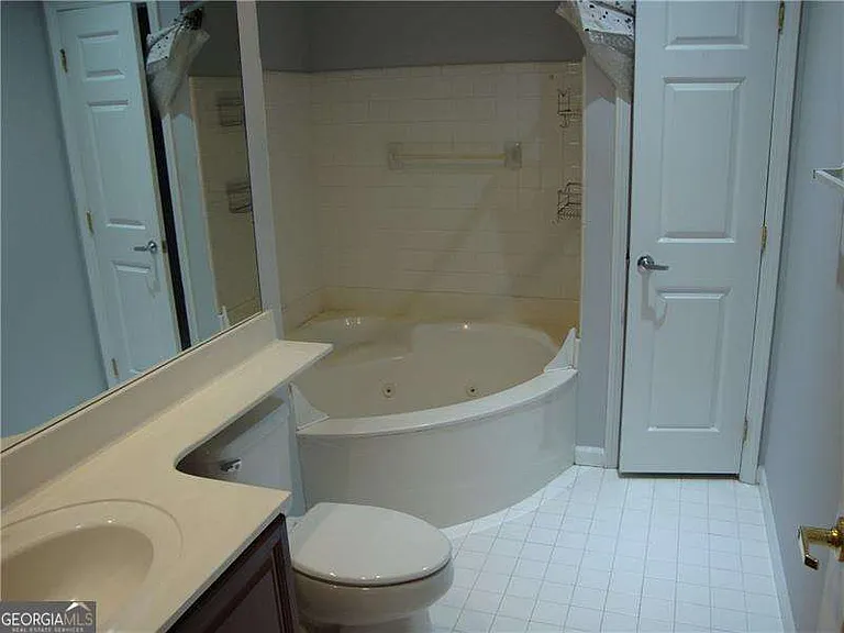 220 Renaissance Pkwy NE #2205 — Photo 8