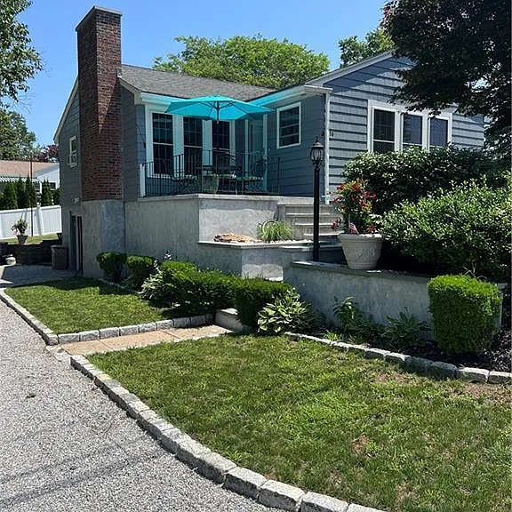 16 Clearwater Rd — Photo 2