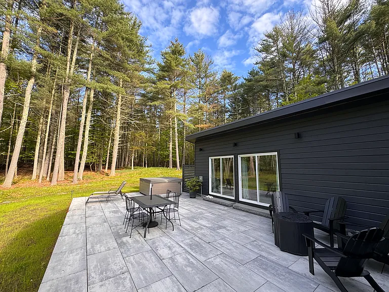 12 Downer Ln — Photo 8