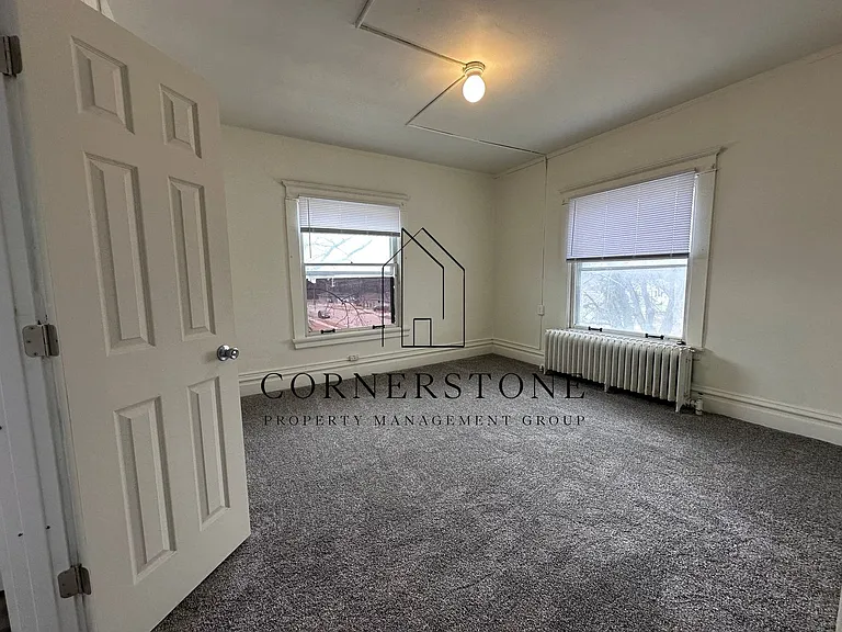 225 S 7th St — Photo 2