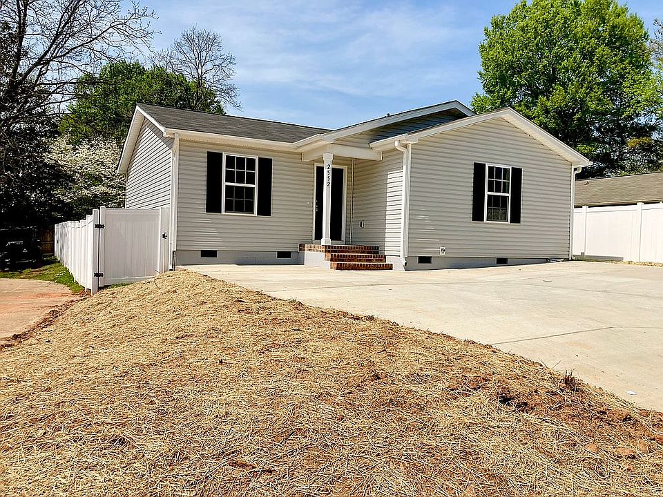 1st image of 2552 Eastway Dr