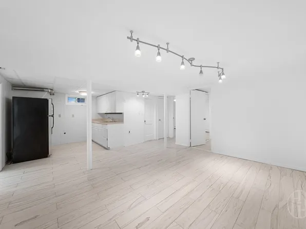 246-14 137th Road image 21 of 26