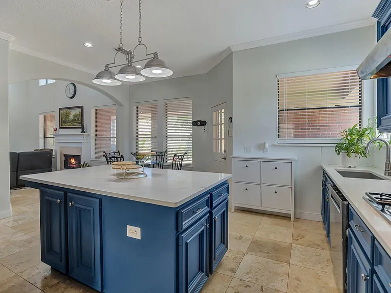 301 Winding Oak Ln S — Photo 10