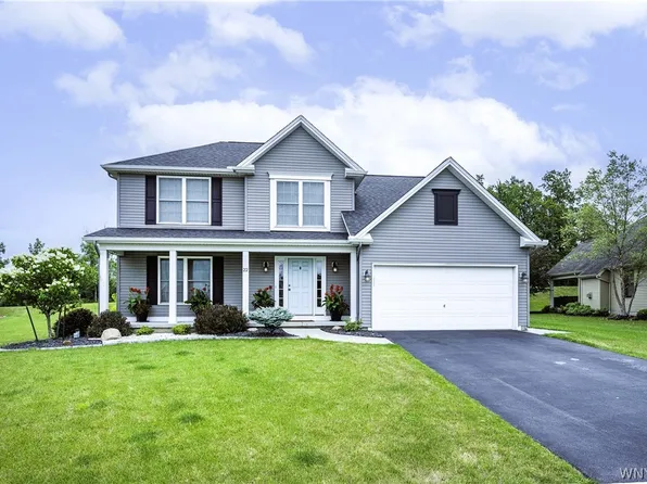 22 Vista Ct, West Seneca, NY 14224