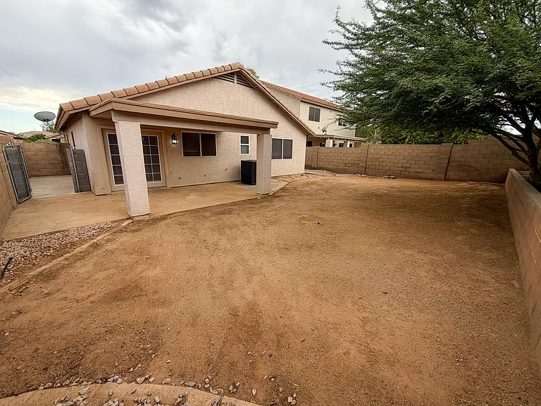 15448 W Hearn Rd — Photo 12