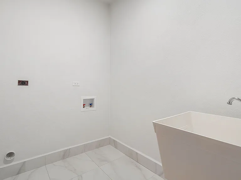 155 Chelsea — Photo 9