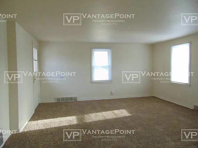 1146 E Walnut St #C — Photo 5