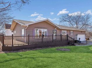 1009 16th St, Belle Plaine, IA 52208