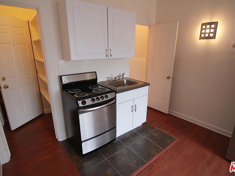1st image of 654 S Dunsmuir Ave #206A