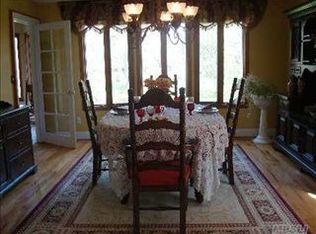 8 Prairie Ln, Brookhaven, NY 11719