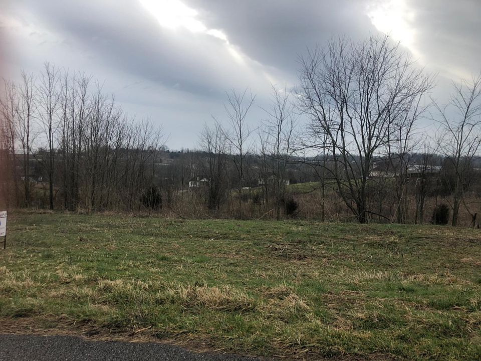2nd image of 136 River Run Dr