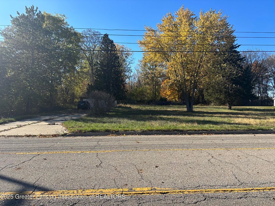 2nd image of 3253 Pine Tree Rd