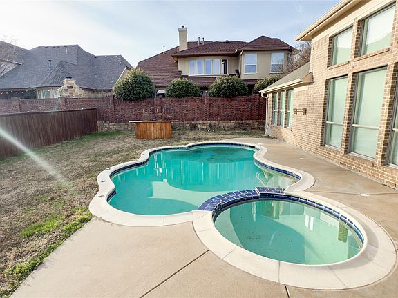 2nd image of 2610 Meadow Ridge Dr