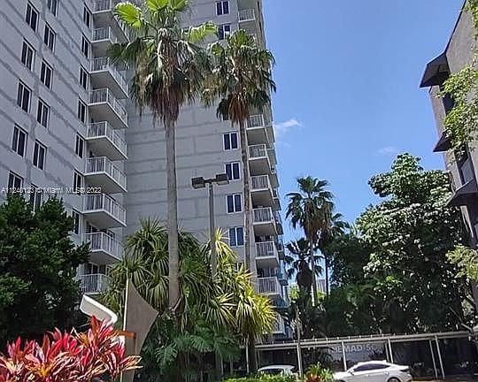 3rd image of 800 N Miami Ave #E-402