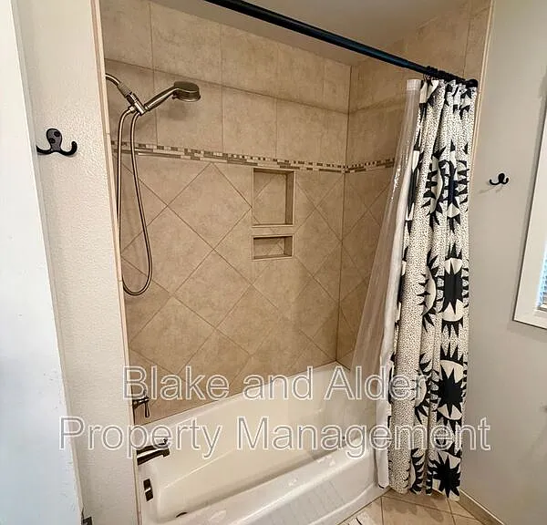 2727 NE 65th Ave — Photo 18